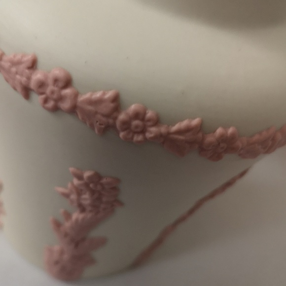Lovely Wedgwood Style Pottery Vase, Cream w/ Applied Pink Floral Design, Canada - Picture 2 of 5